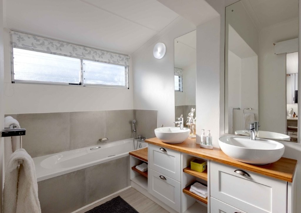 Corner Delight at Onrust Beach thumbnail 2